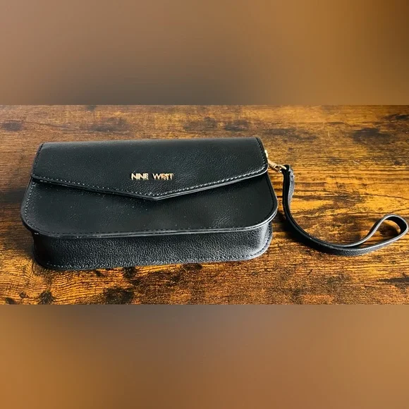 Nine West Black Wristlet – New Without Tag - Picture 4 of 6